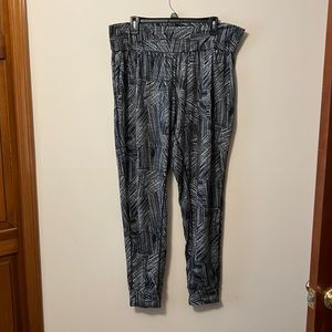Womens Under Armour size XL joggers.